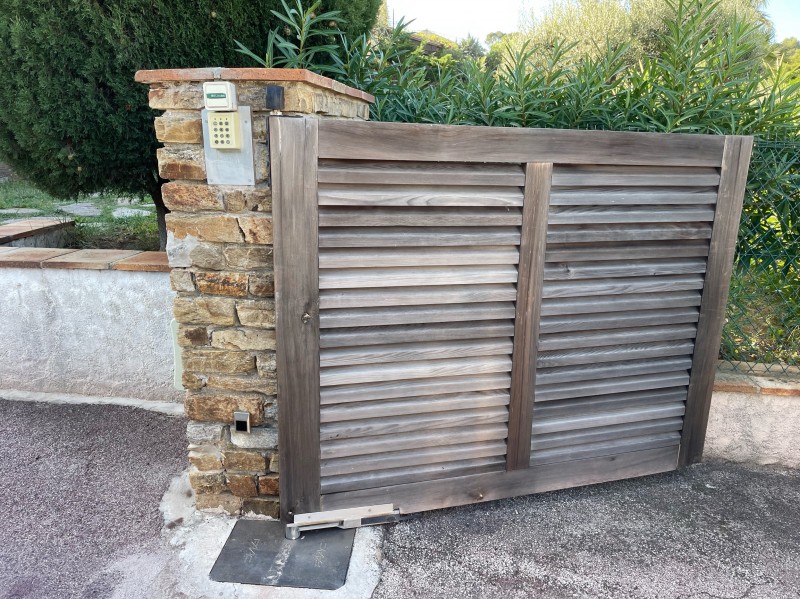 moteur de portail au sol pour portail automatique Toulon proche hyeres