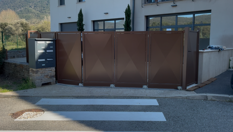 Installation Portail Coulissant Sectionnel à Toulon Var : Confort et Sécurité