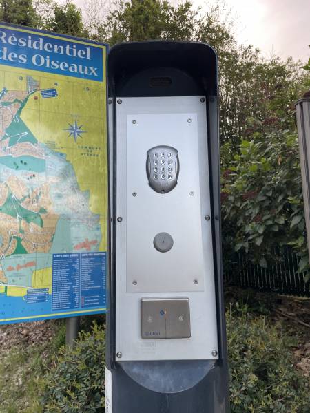 Barriere automatique géré à distance en domotique pour copropriété Hyères